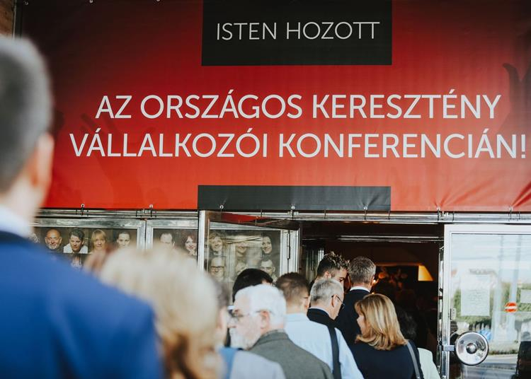 Átadták a 2022-es Az Év Fiatal Vállalkozója díjat és Az Év Fiatal Családi Vállalkozója különdíjat